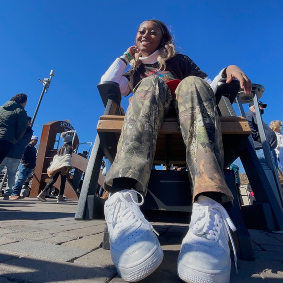 Meet your Posher, Sarai - Picture 1 of 1